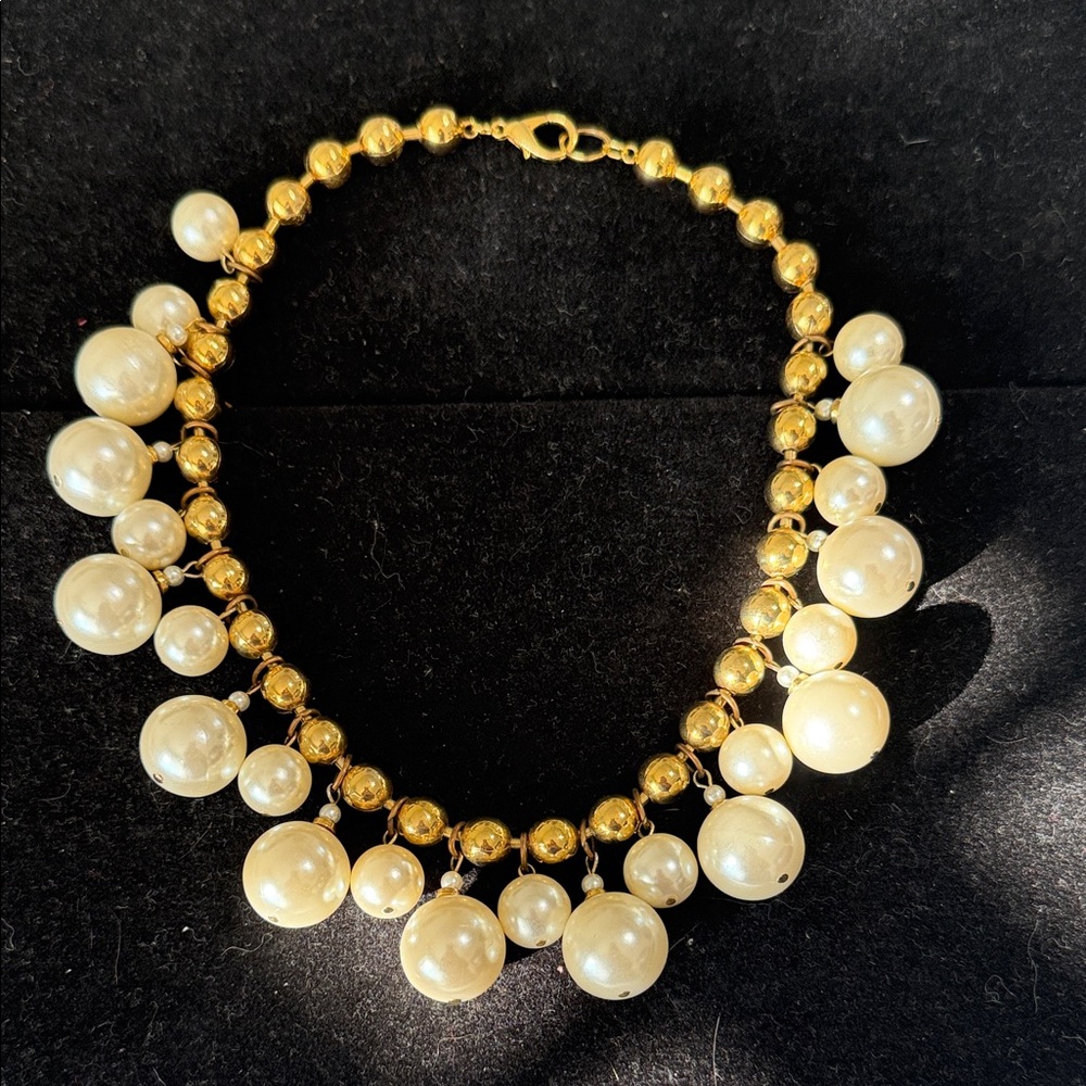 Chucky Gold and pearl necklace